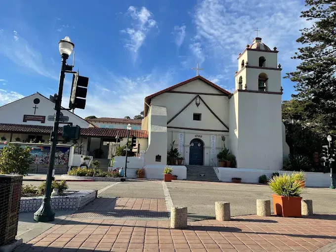 Basilica,Catholic church,Historical landmark,Museum,Tourist attraction